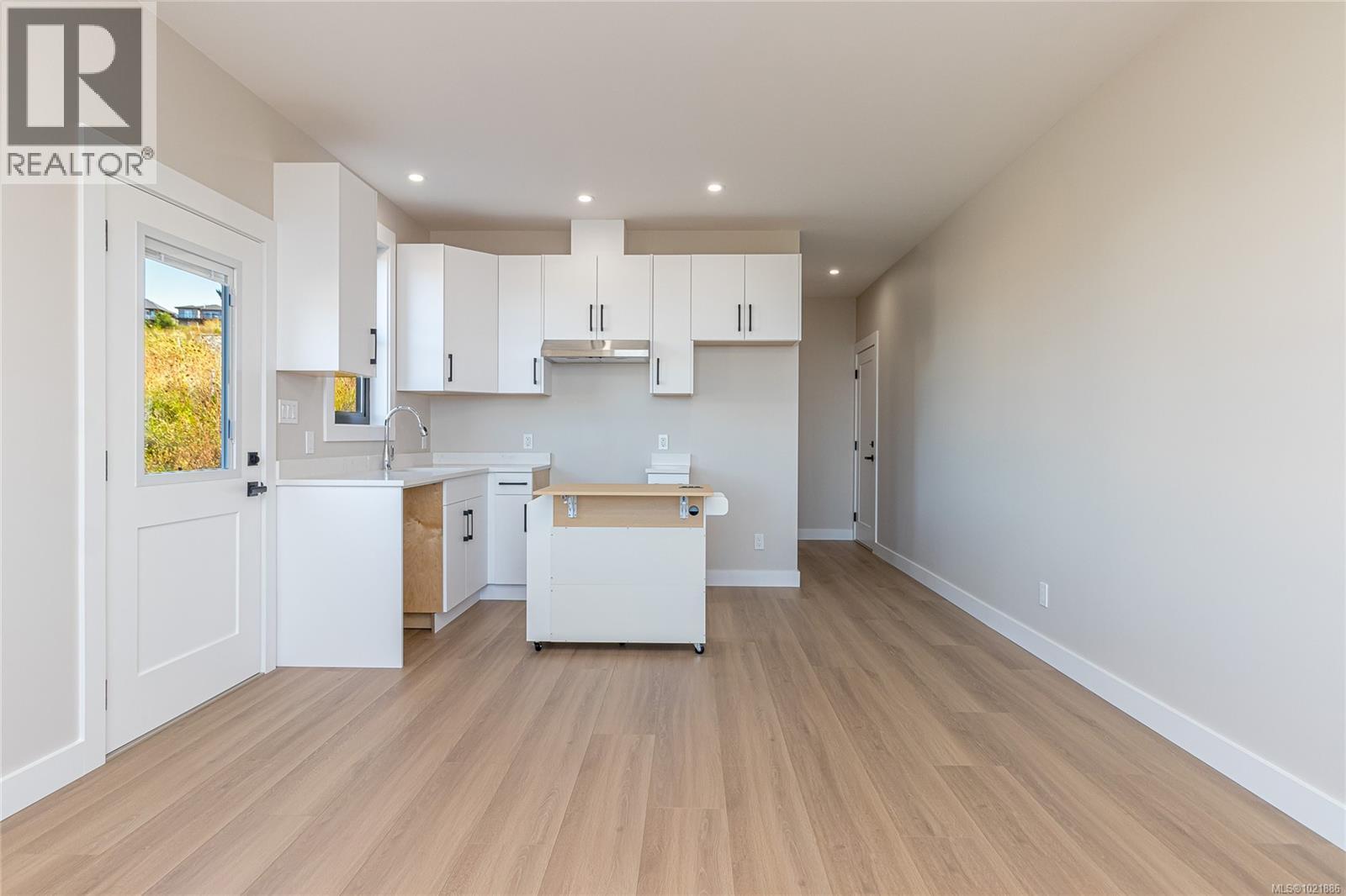 Kitchen of suite - 3195 Woodrush Dr, Duncan, BC - Indoor Photo Showing Kitchen