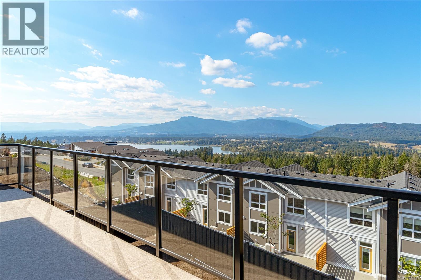 View of mountain background - 3195 Woodrush Dr, Duncan, BC - Outdoor With Balcony With View