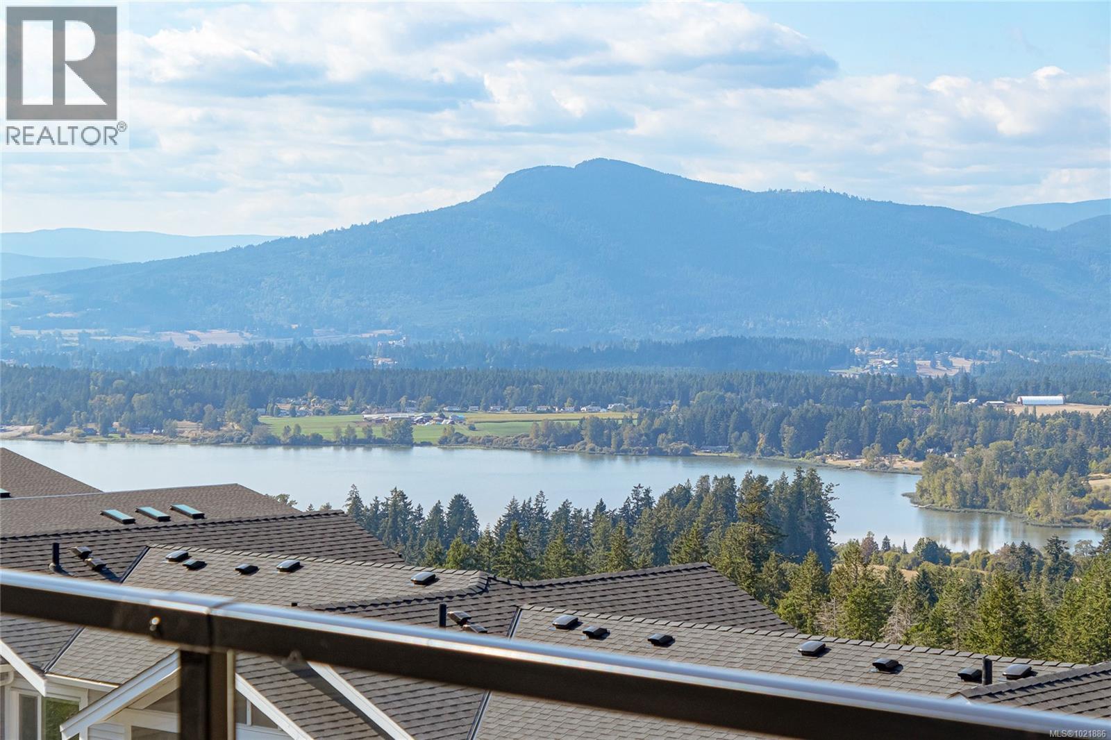 View of mountain backdrop with a nearby body of water - 3195 Woodrush Dr, Duncan, BC - Outdoor With Body Of Water With Balcony With View