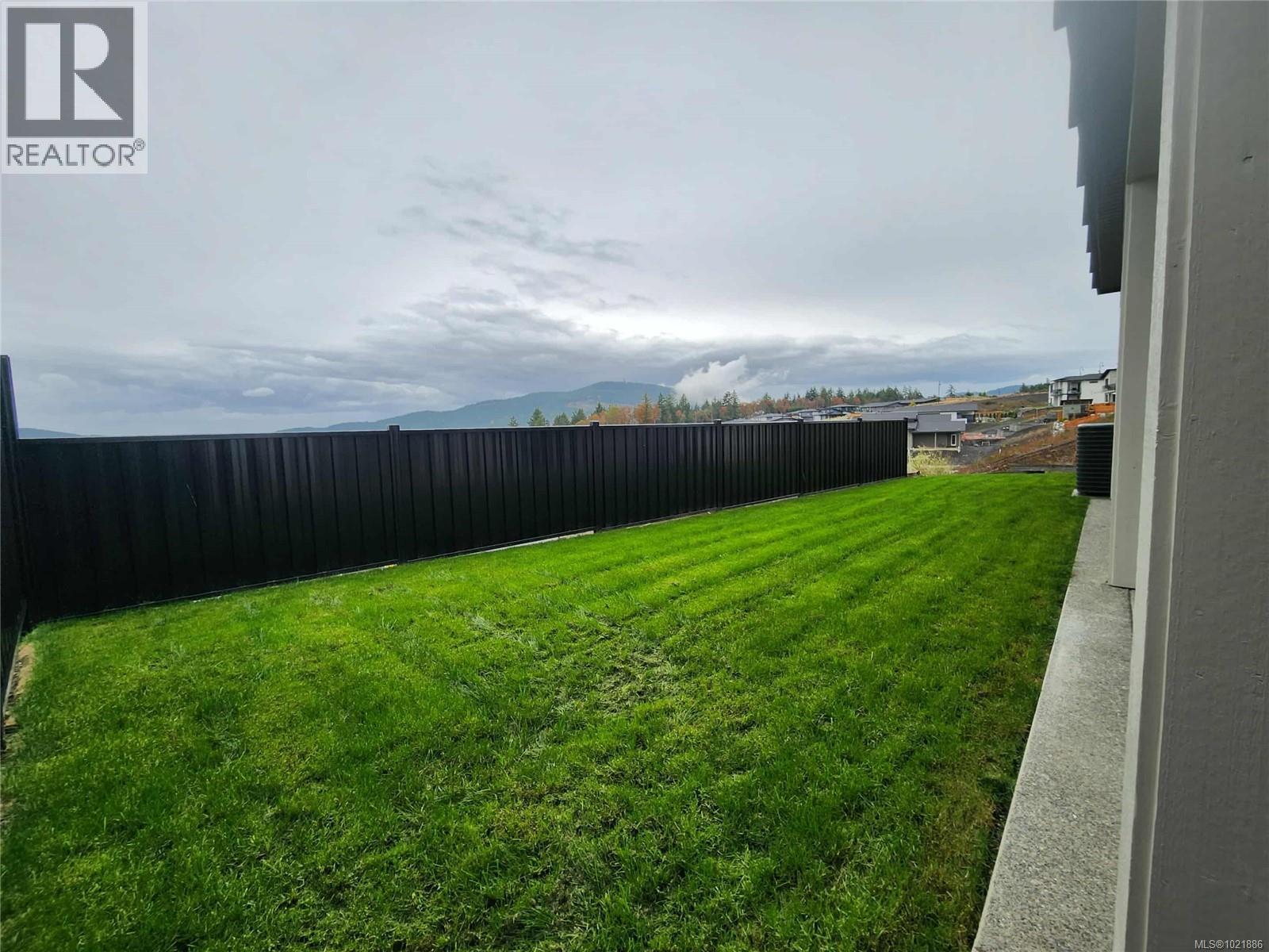 Fenced backyard featuring a mountain view - 3195 Woodrush Dr, Duncan, BC - Outdoor