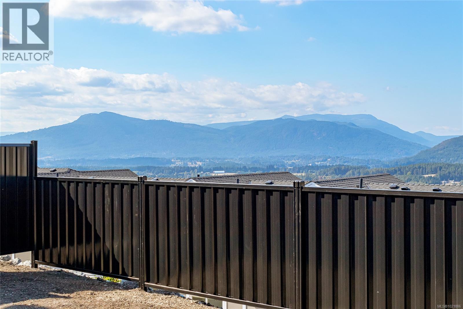 View of mountain background - 3195 Woodrush Dr, Duncan, BC - Outdoor With View