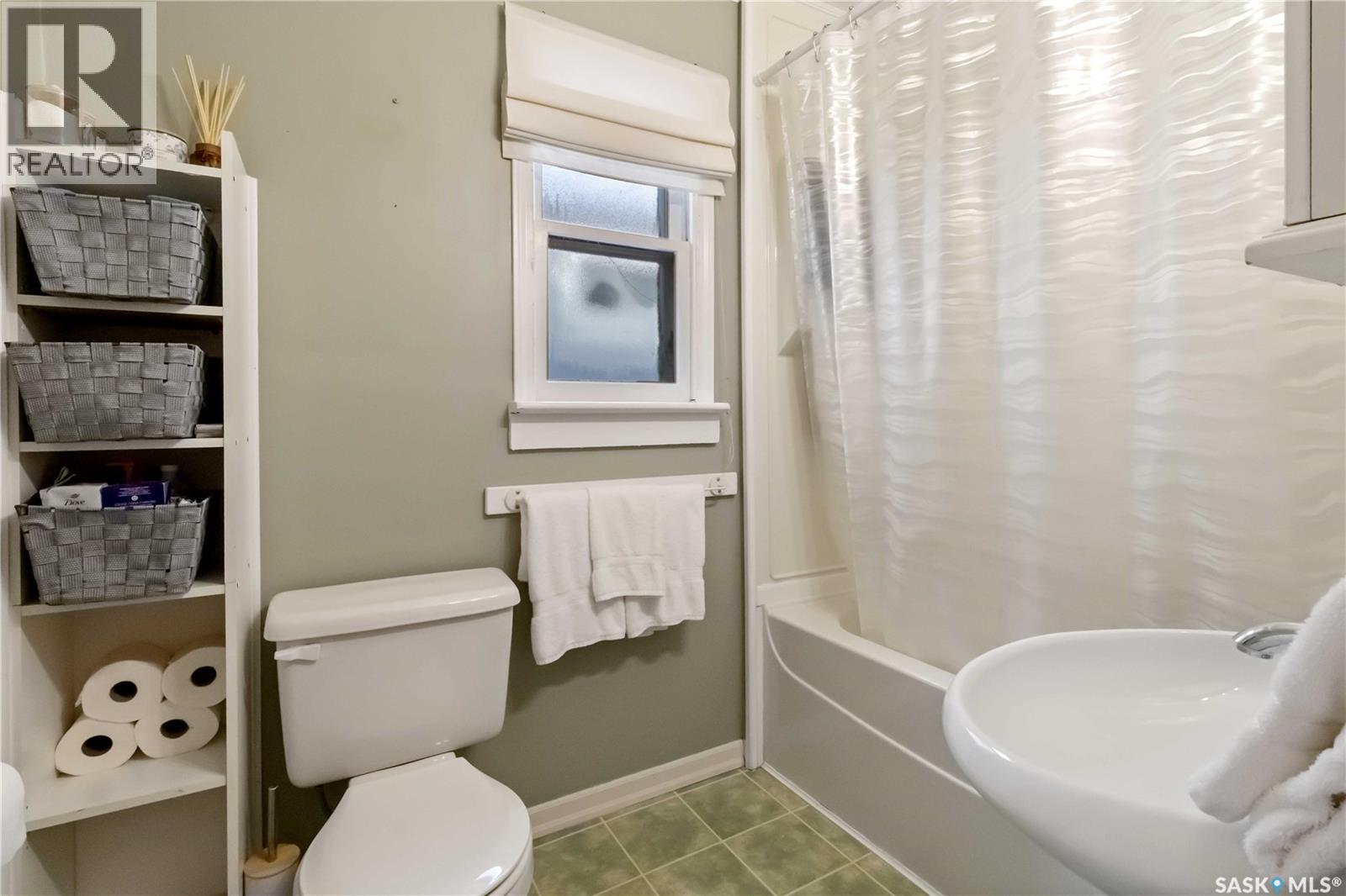 315 I Avenue S, Saskatoon, SK - Indoor Photo Showing Bathroom