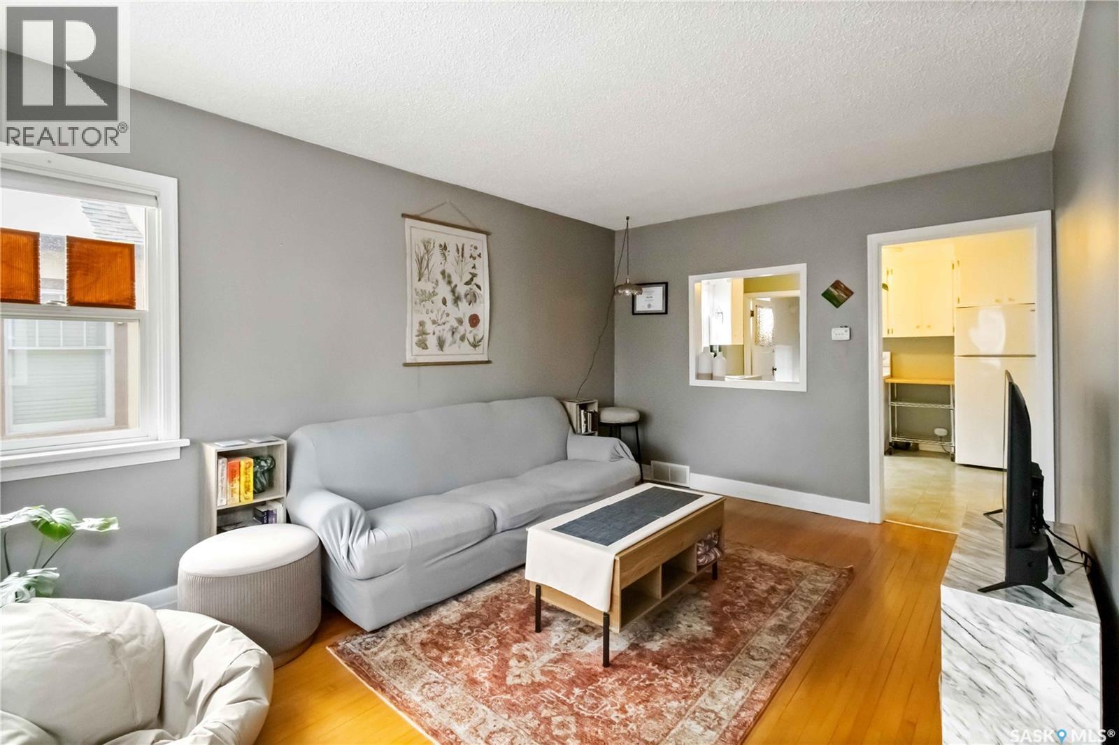 315 I Avenue S, Saskatoon, SK - Indoor Photo Showing Living Room
