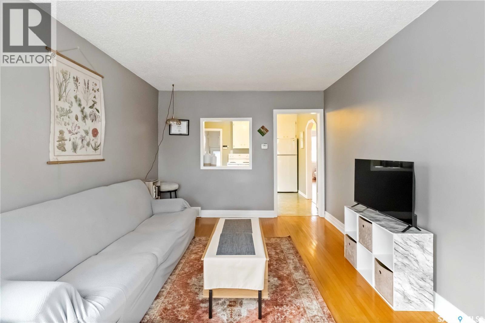 315 I Avenue S, Saskatoon, SK - Indoor Photo Showing Living Room
