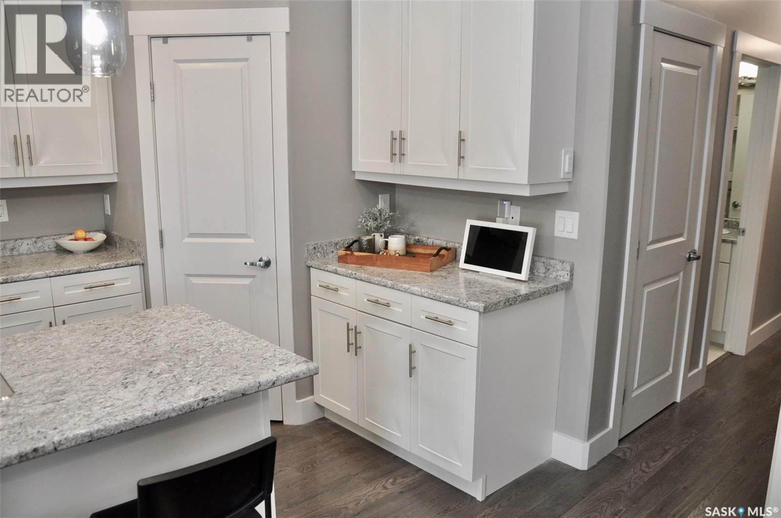 632 Ells Crescent, Saskatoon, SK - Indoor Photo Showing Kitchen