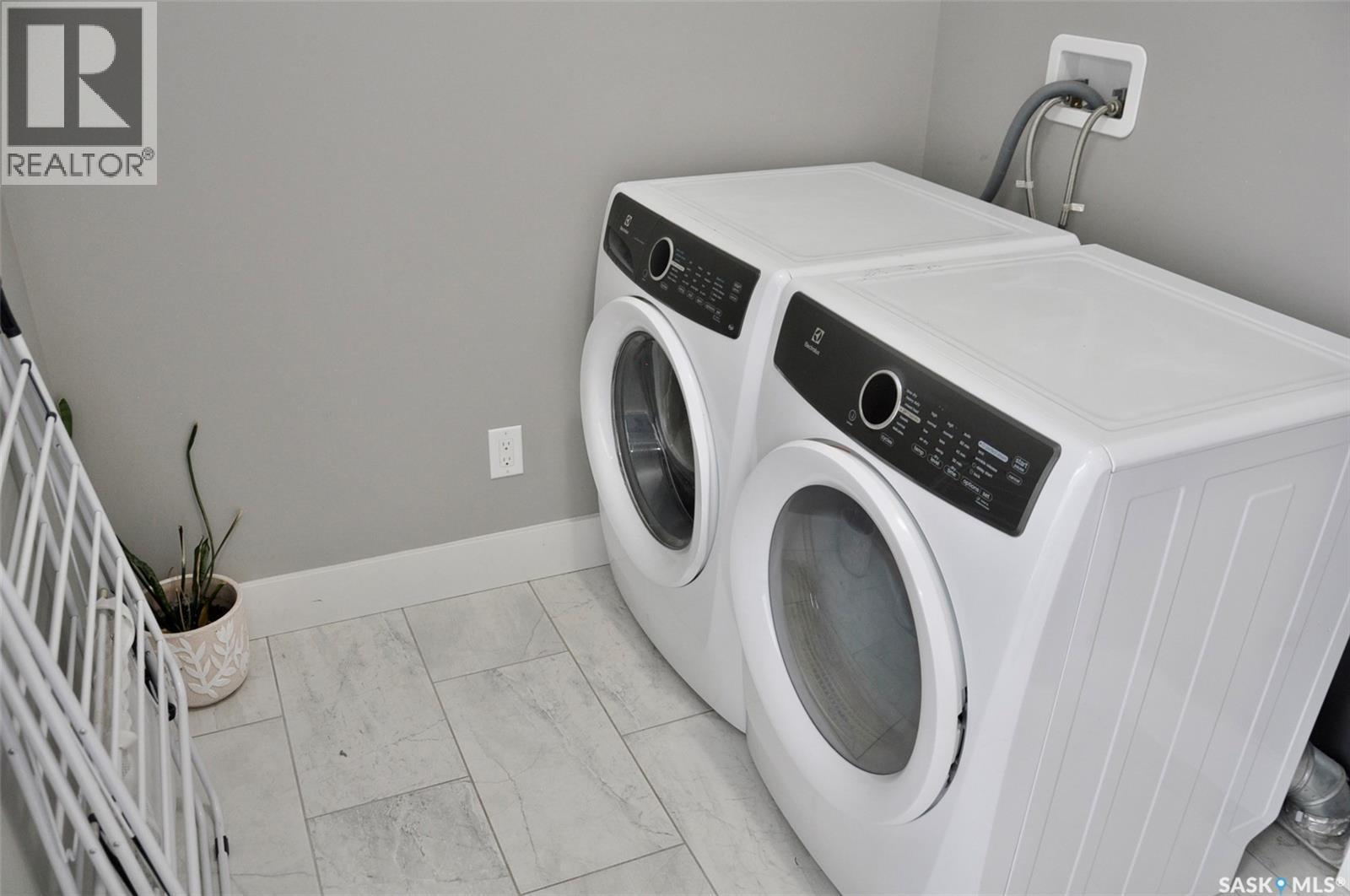 632 Ells Crescent, Saskatoon, SK - Indoor Photo Showing Laundry Room