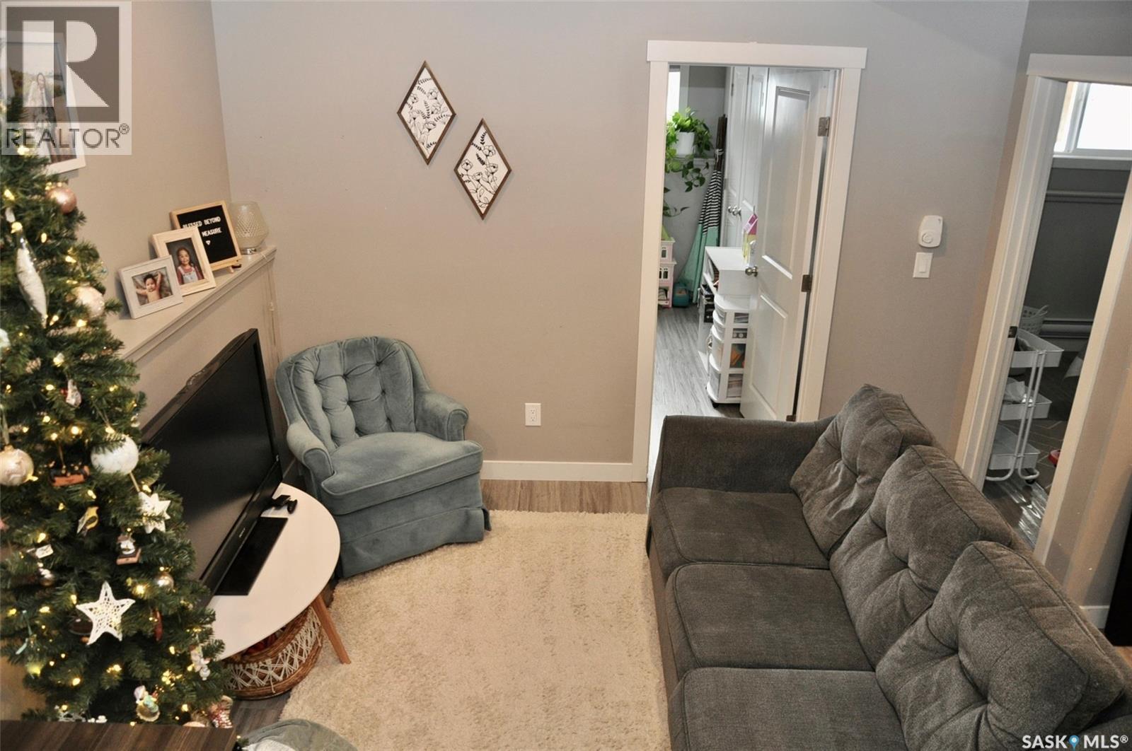 632 Ells Crescent, Saskatoon, SK - Indoor Photo Showing Living Room