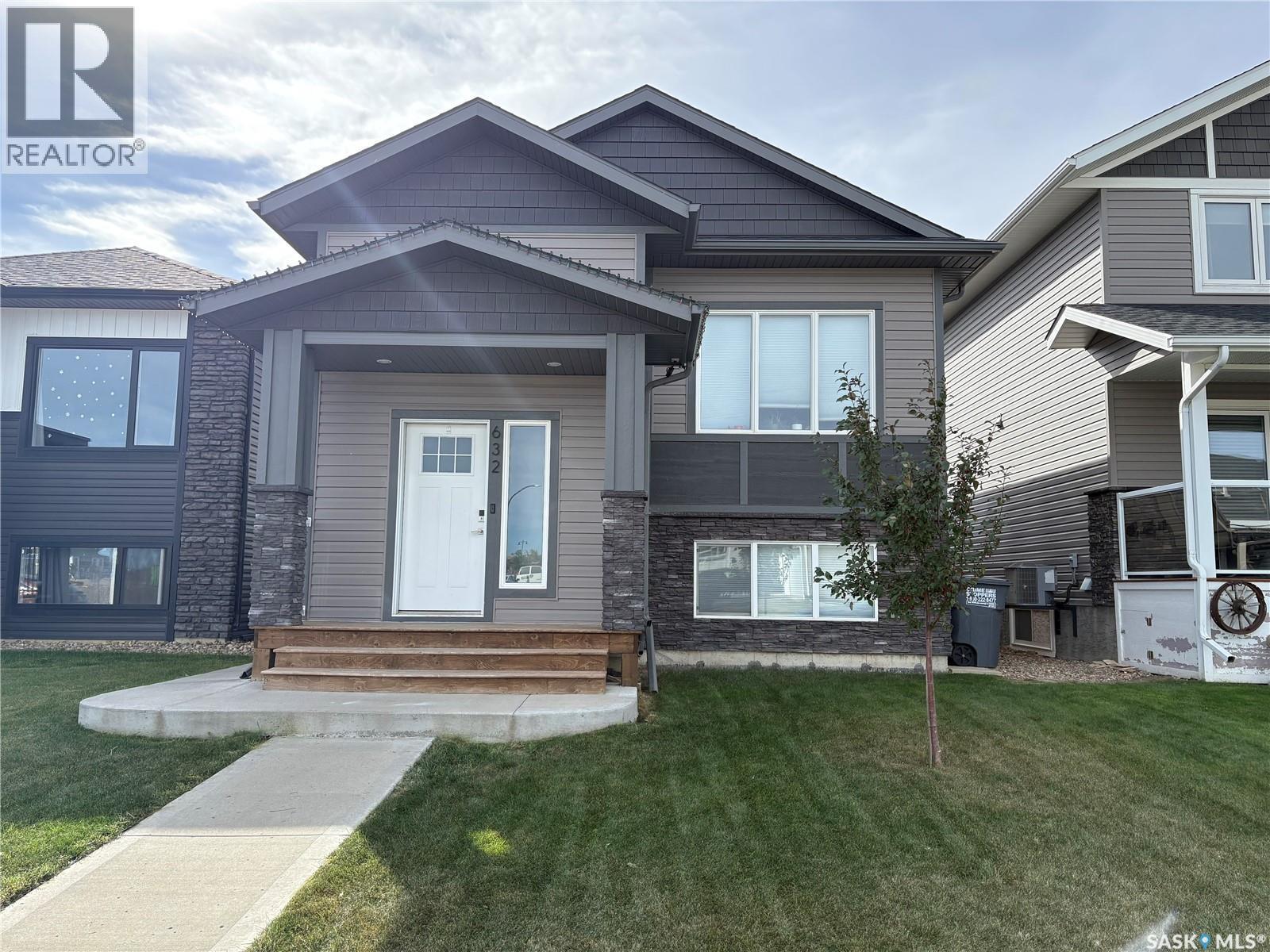 632 Ells Crescent, Saskatoon, SK - Outdoor With Facade