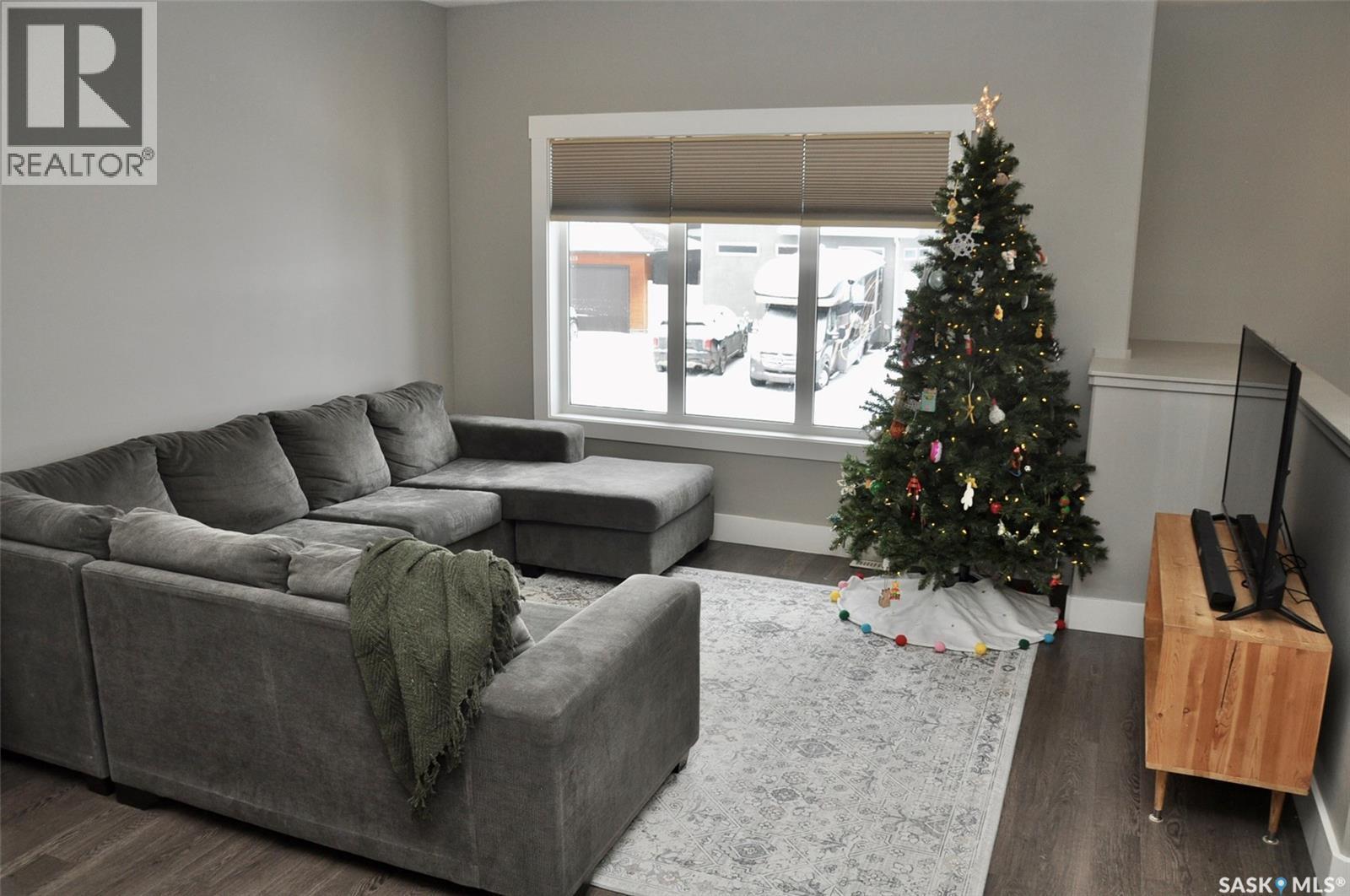 632 Ells Crescent, Saskatoon, SK - Indoor Photo Showing Living Room