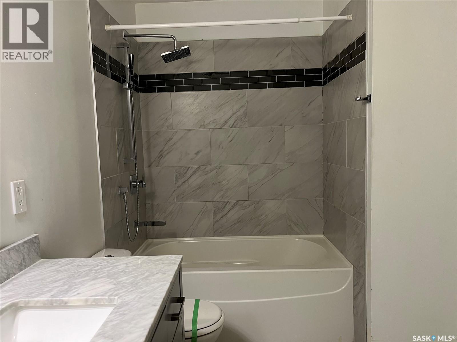 165 Pasqua Street N, Regina, SK - Indoor Photo Showing Bathroom