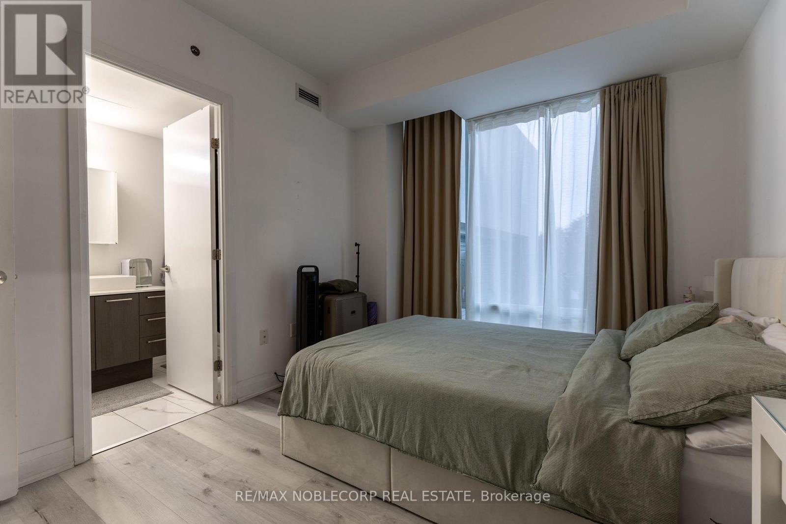 232 - 4800 Highway 7, Vaughan, ON - Indoor Photo Showing Bedroom