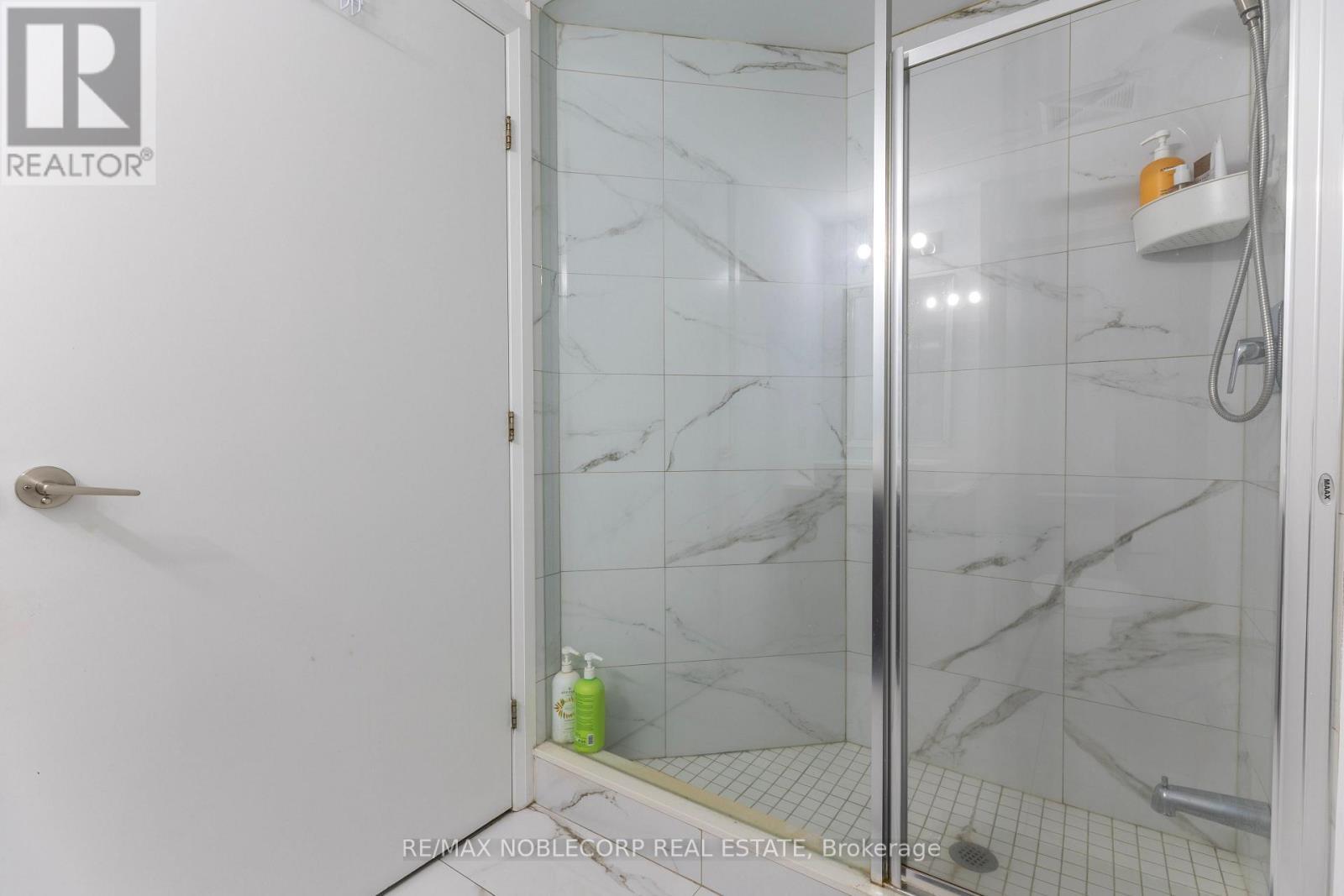 232 - 4800 Highway 7, Vaughan, ON - Indoor Photo Showing Bathroom