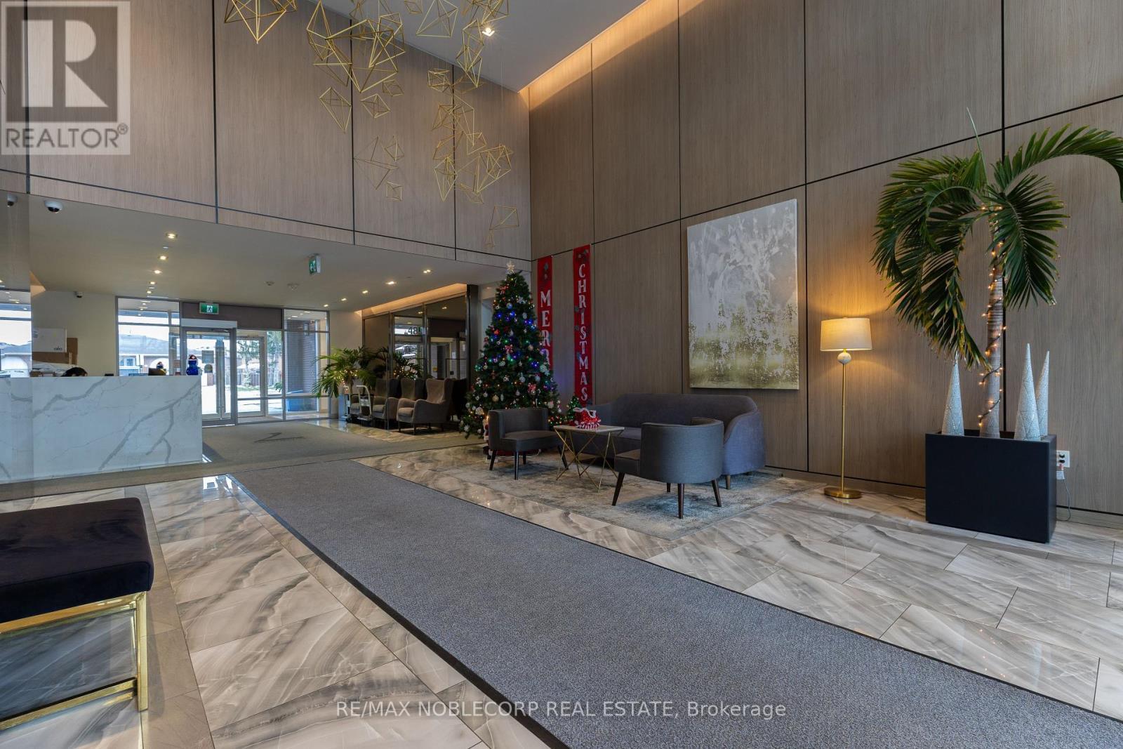 232 - 4800 Highway 7, Vaughan, ON - Indoor Photo Showing Other Room