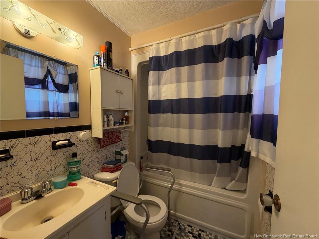 246 Rue Acadie, Beresford, NB