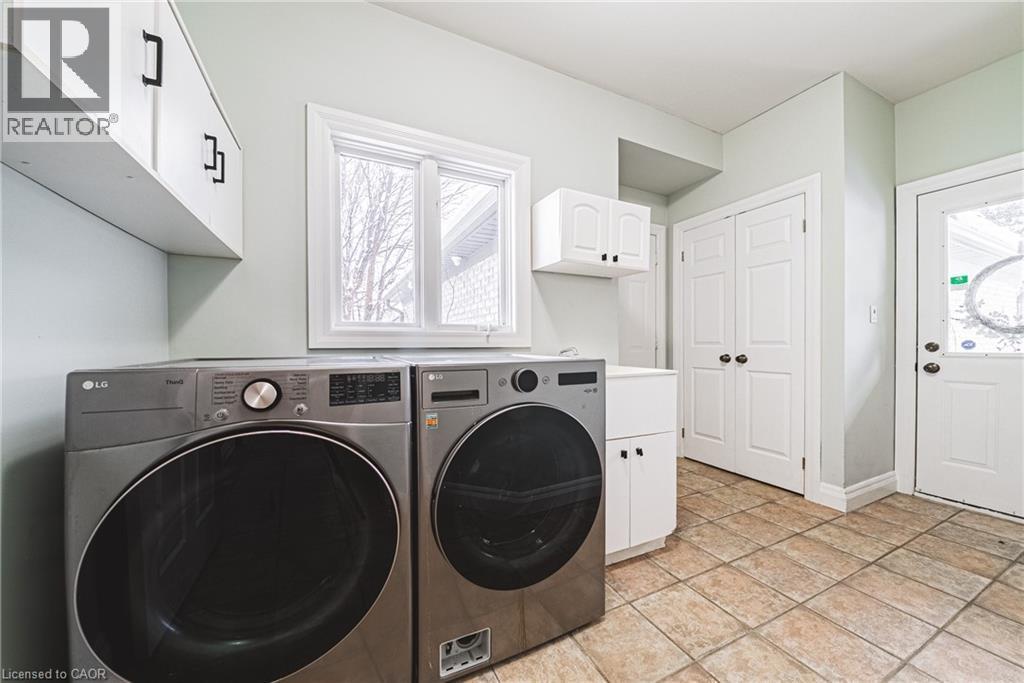18 Palomino Drive, Carlisle, ON - Indoor Photo Showing Laundry Room