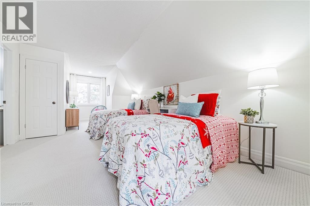 18 Palomino Drive, Carlisle, ON - Indoor Photo Showing Bedroom