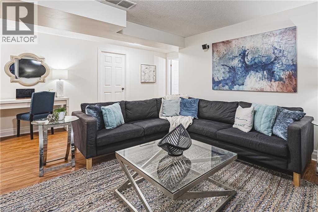 18 Palomino Drive, Carlisle, ON - Indoor Photo Showing Living Room