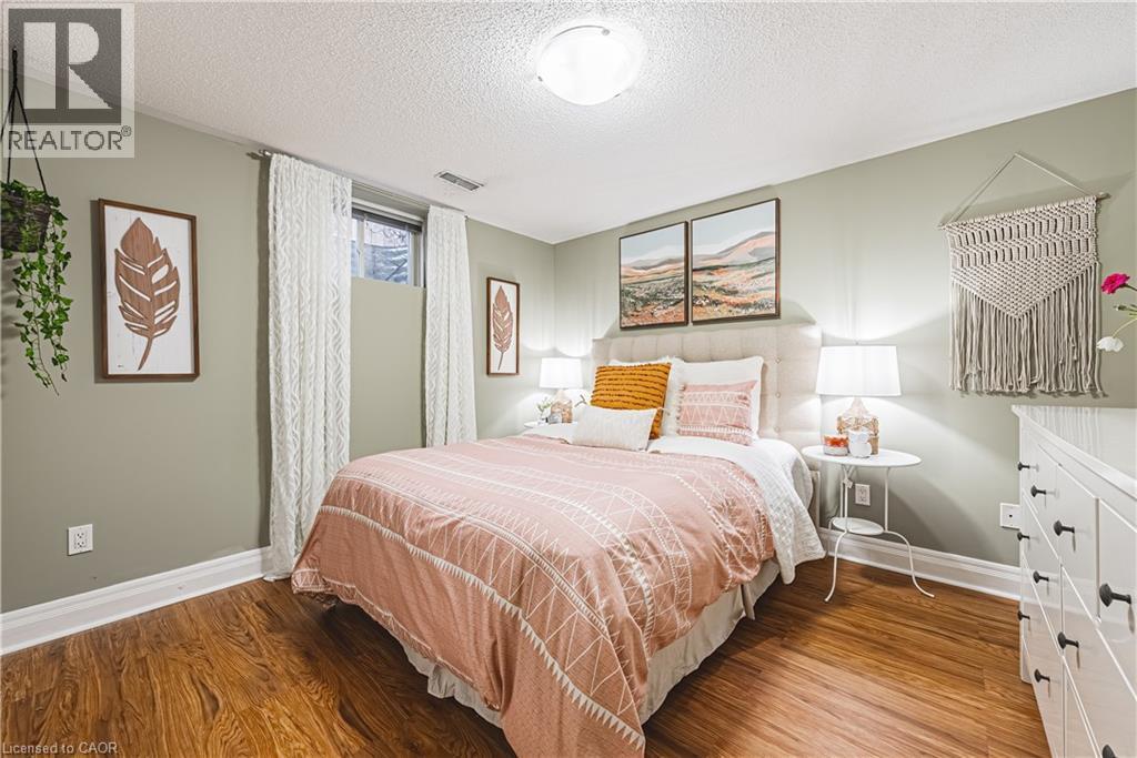 18 Palomino Drive, Carlisle, ON - Indoor Photo Showing Bedroom