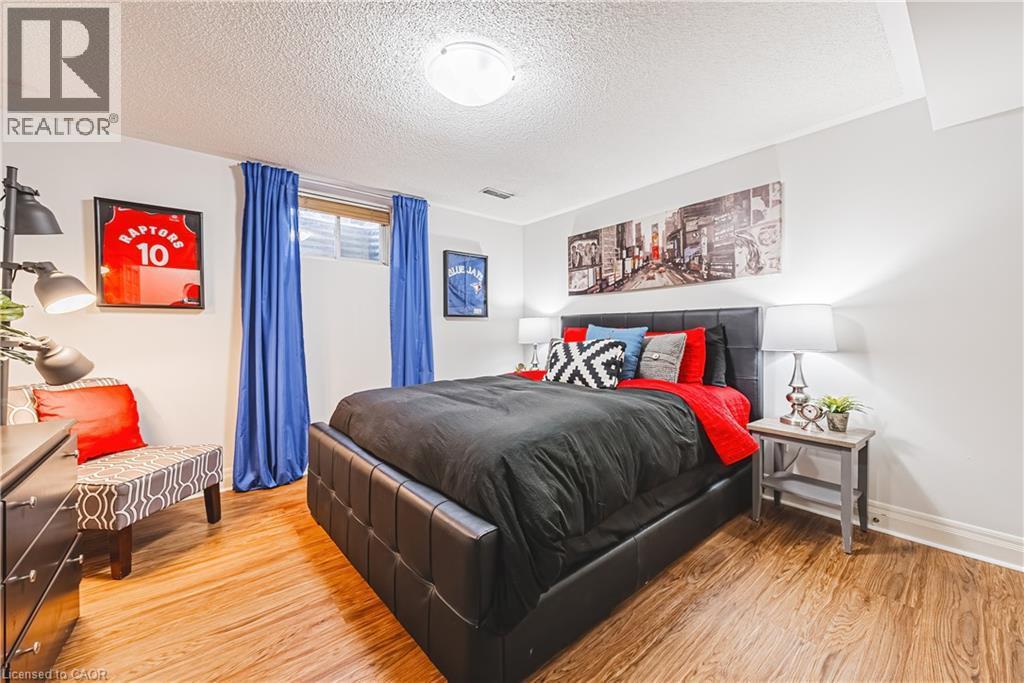 18 Palomino Drive, Carlisle, ON - Indoor Photo Showing Bedroom