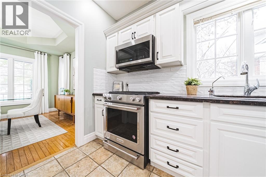 18 Palomino Drive, Carlisle, ON - Indoor Photo Showing Kitchen