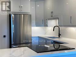 503 - 15 Elizabeth Road, Mississauga, ON - Indoor Photo Showing Kitchen With Upgraded Kitchen