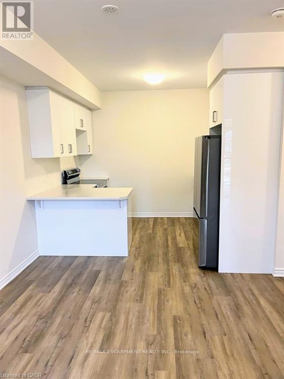 45 - 305 Garner Road W, Hamilton, ON - Indoor Photo Showing Kitchen