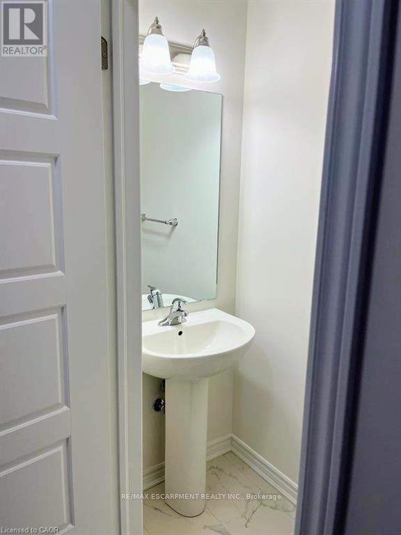 45 - 305 Garner Road W, Hamilton, ON - Indoor Photo Showing Bathroom