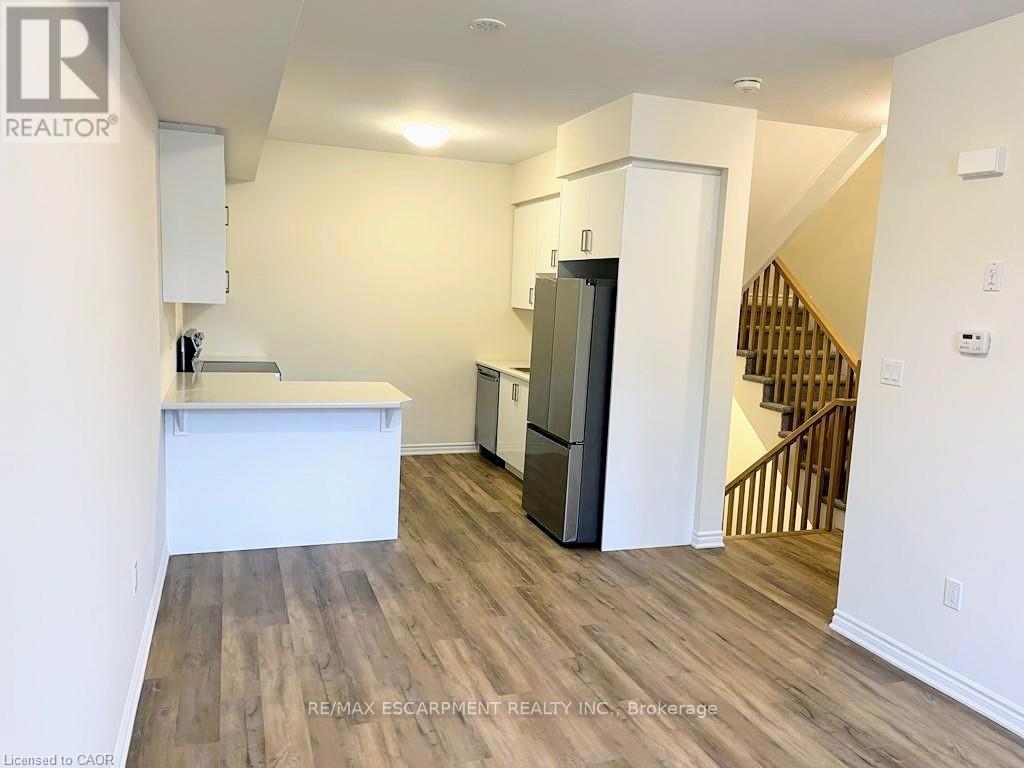 45 - 305 Garner Road W, Hamilton, ON - Indoor Photo Showing Kitchen