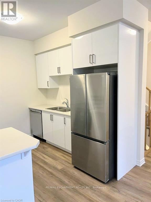 45 - 305 Garner Road W, Hamilton, ON - Indoor Photo Showing Kitchen With Stainless Steel Kitchen With Double Sink