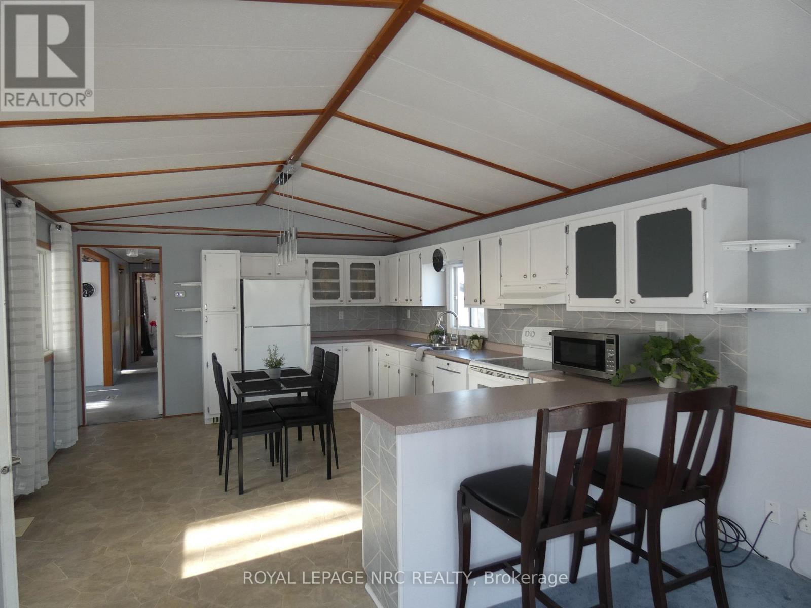 121 - 3033 Townline Road, Fort Erie (Black Creek), ON - Indoor Photo Showing Dining Room