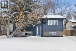144 Deer Ridge Way SE Calgary, AB T2J 5Y6