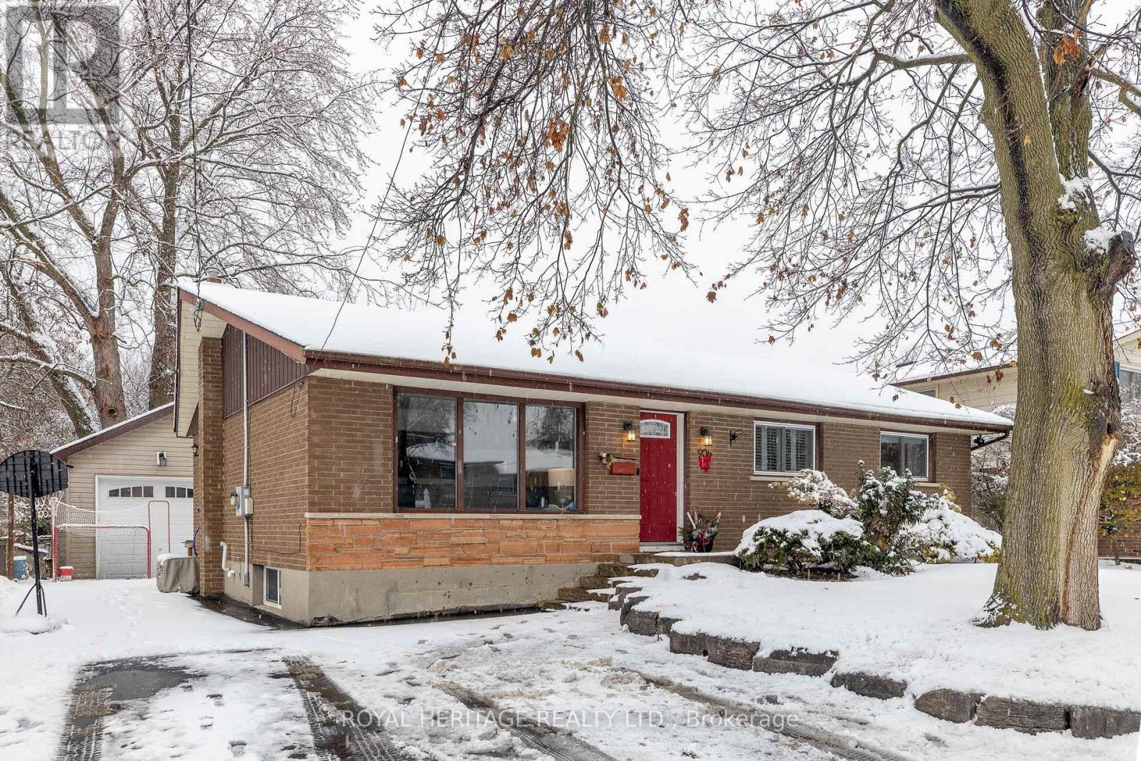 906 Dunlop Street E, Whitby, ON - Outdoor