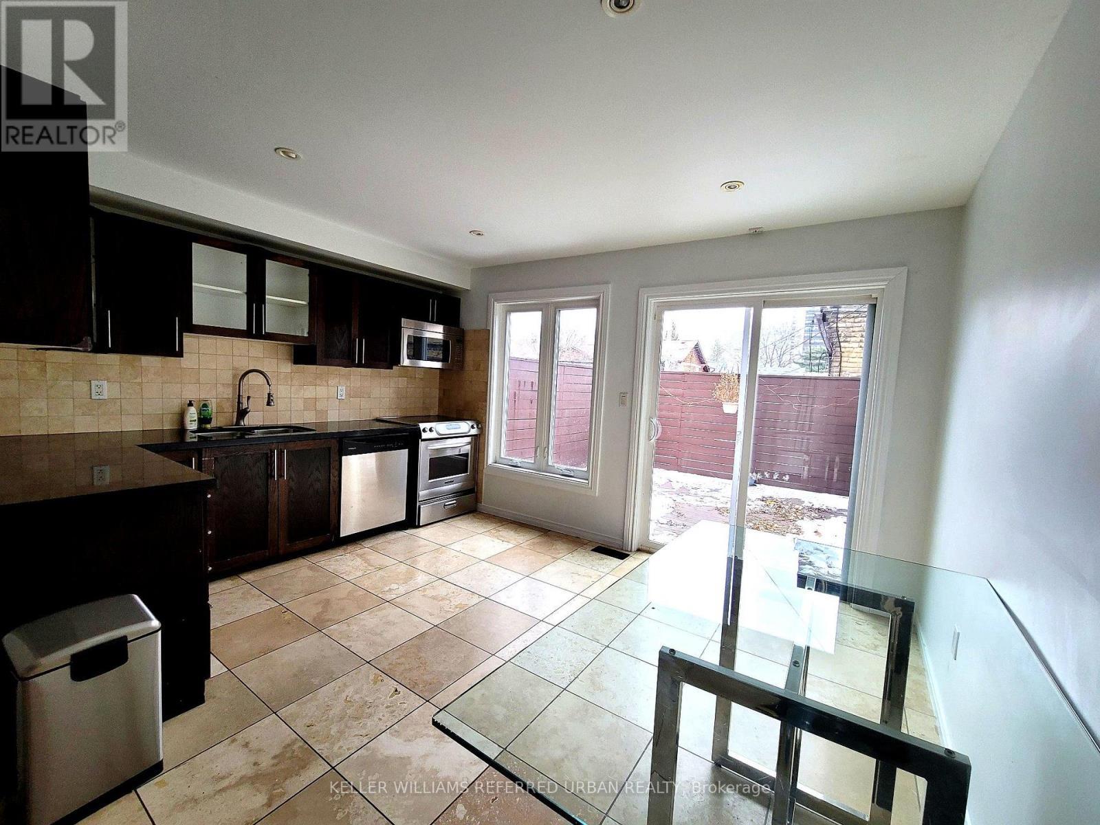 287 Kingswood Road, Toronto, ON - Indoor Photo Showing Kitchen