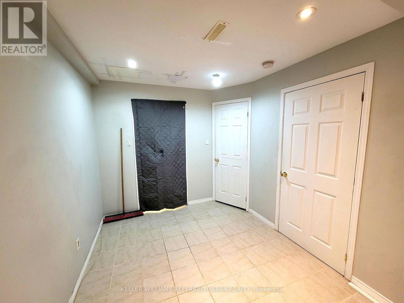 287 Kingswood Road, Toronto, ON - Indoor Photo Showing Other Room