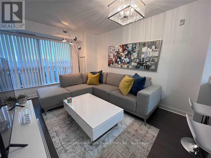 307 - 75 Norman Bethune Avenue, Richmond Hill, ON - Indoor Photo Showing Living Room