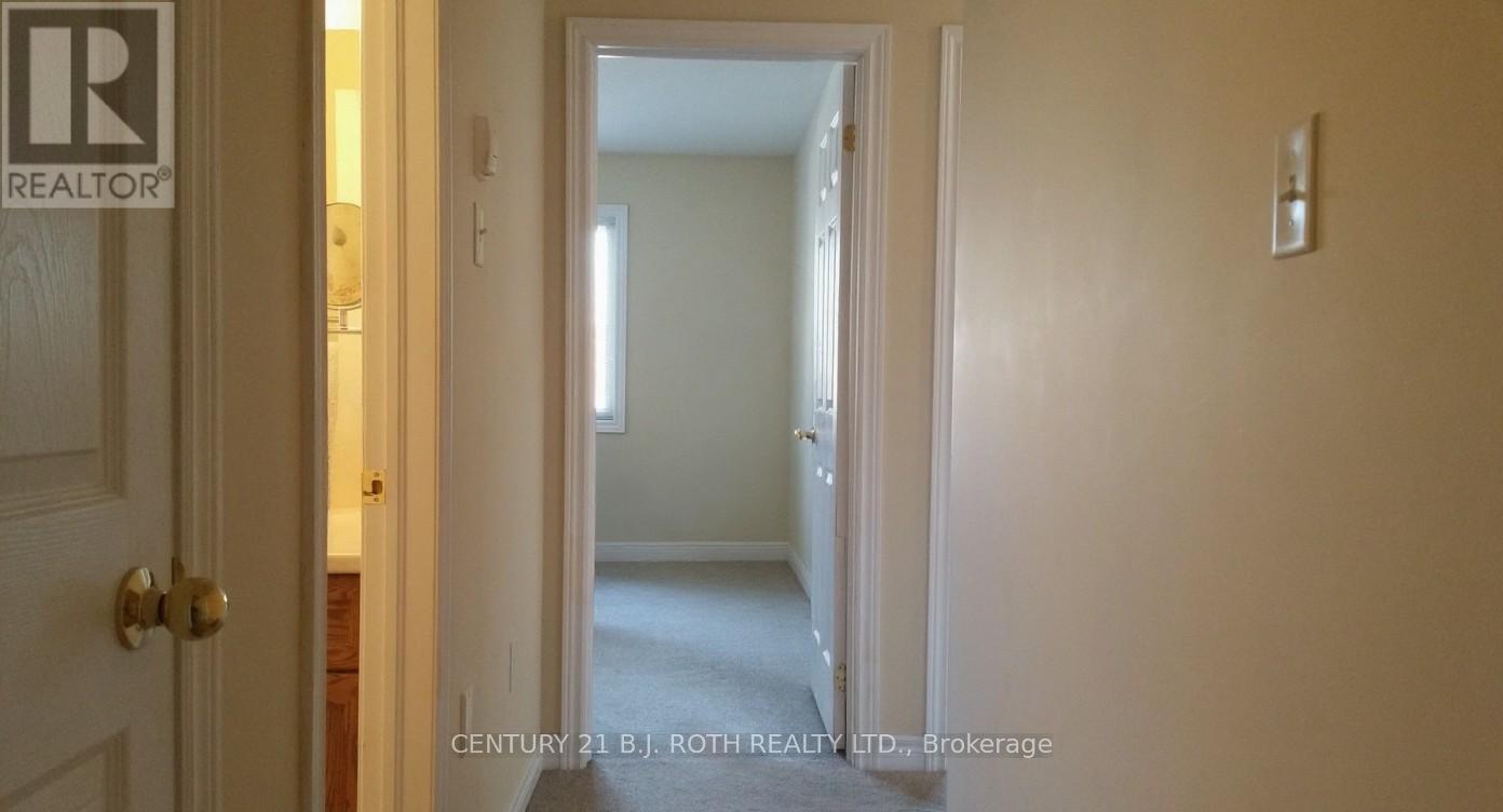 Upper - 194 Livingstone Street E, Barrie, ON - Indoor Photo Showing Other Room