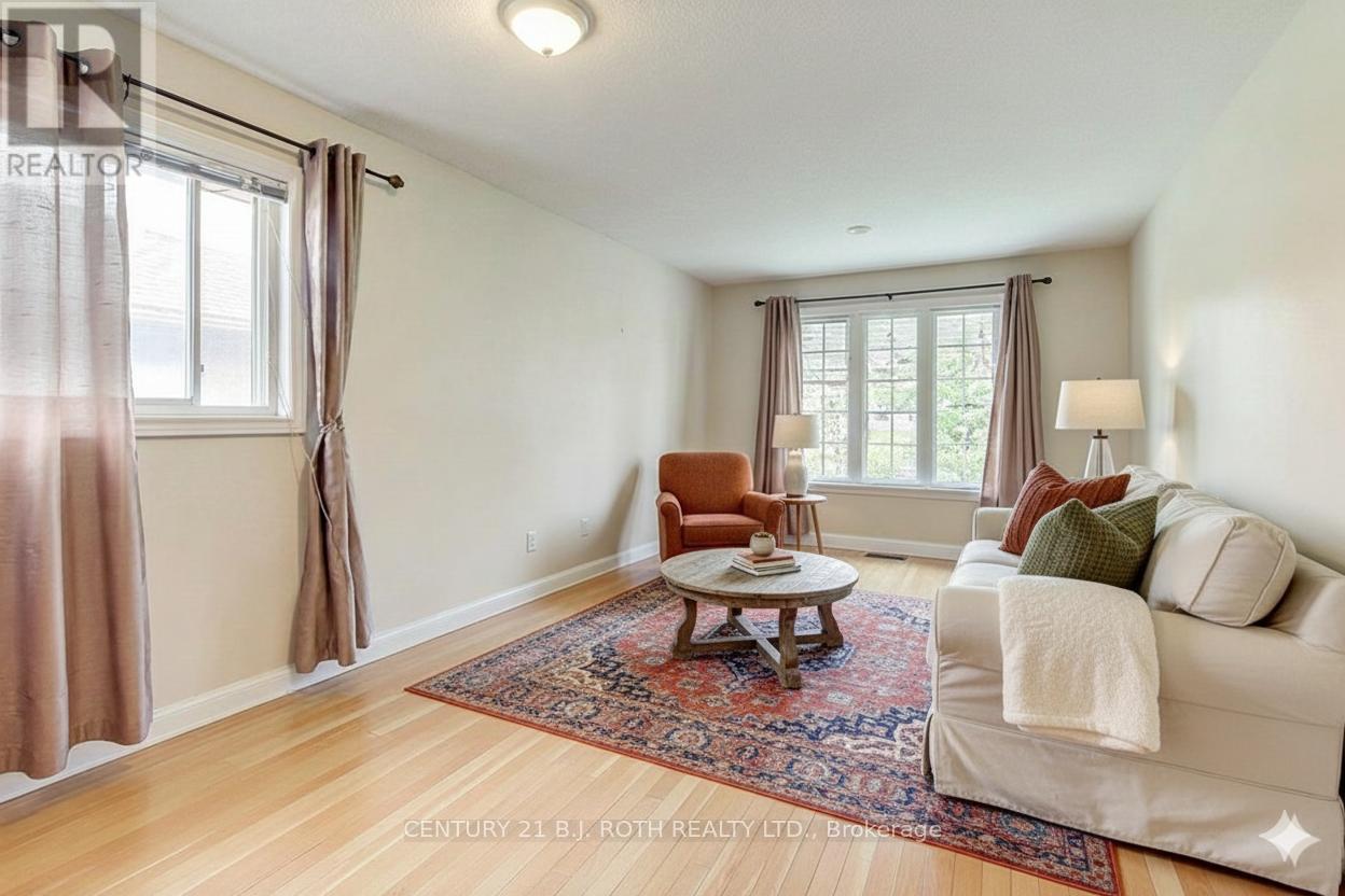 Upper - 194 Livingstone Street E, Barrie, ON - Indoor Photo Showing Living Room