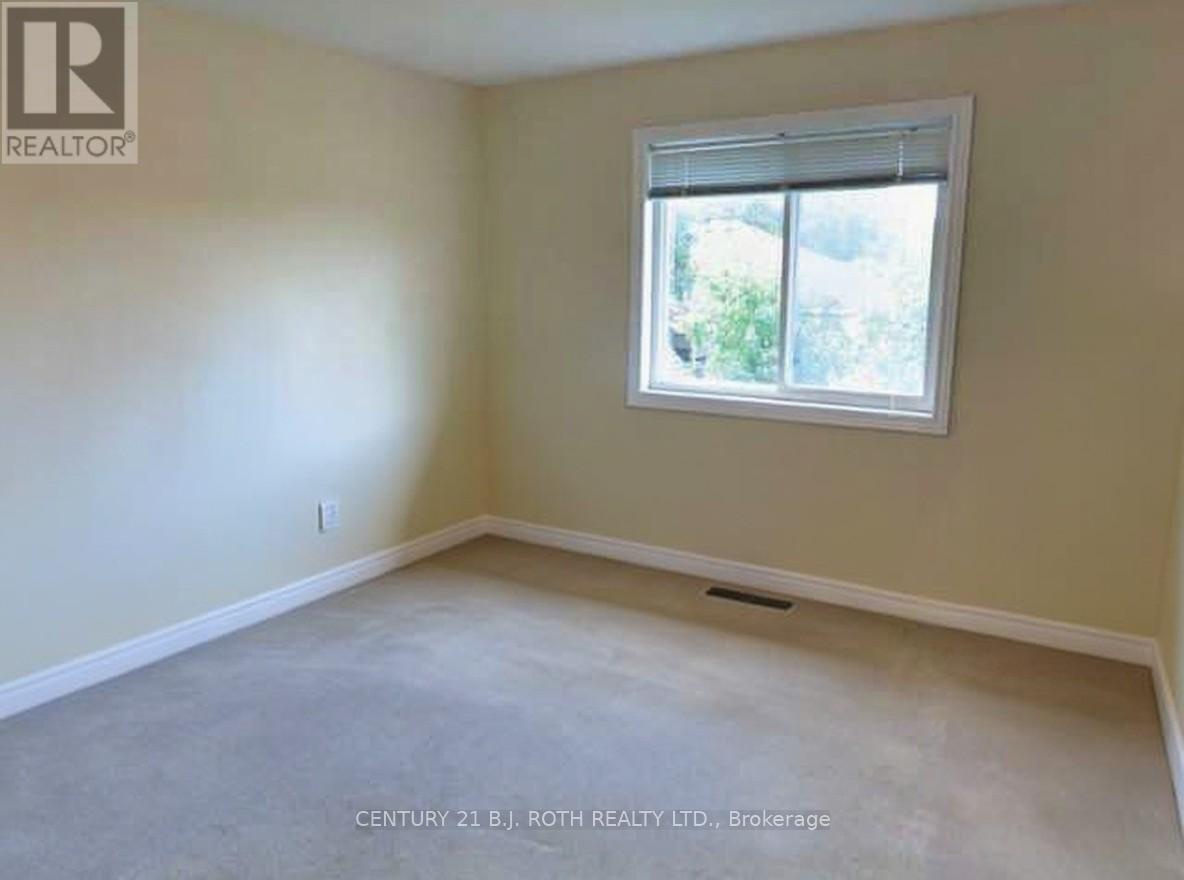 Upper - 194 Livingstone Street E, Barrie, ON - Indoor Photo Showing Other Room