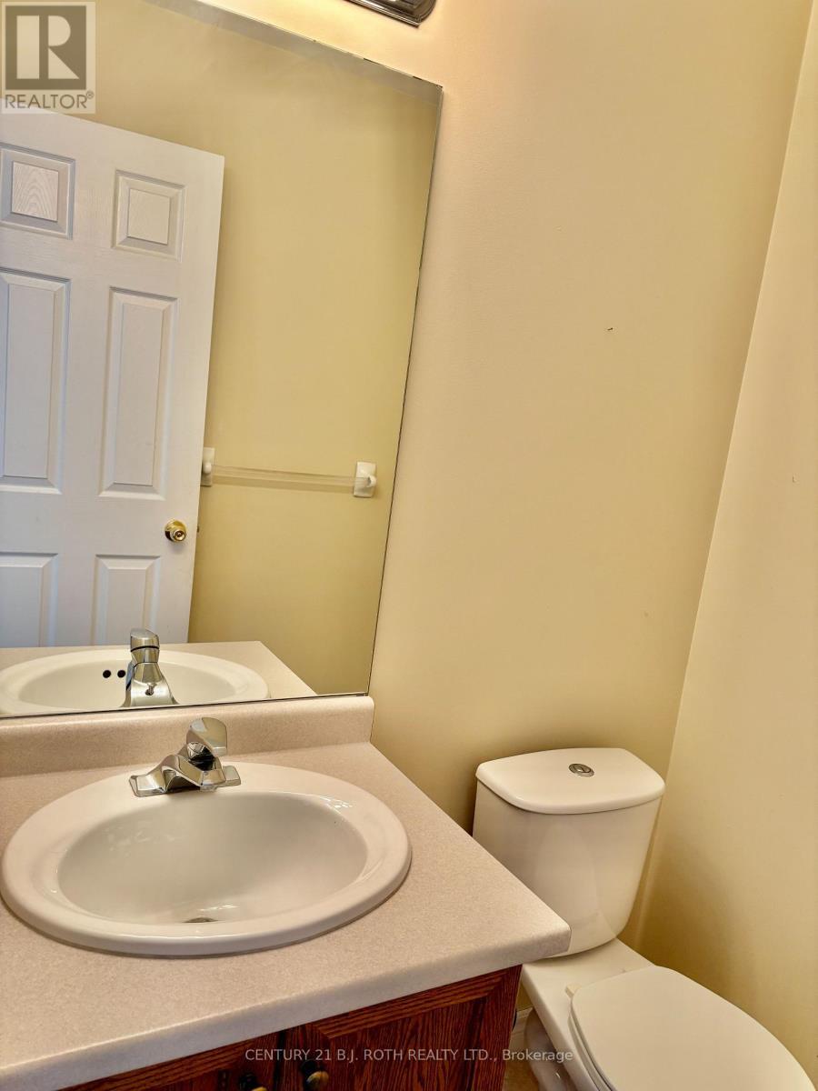 Upper - 194 Livingstone Street E, Barrie, ON - Indoor Photo Showing Bathroom