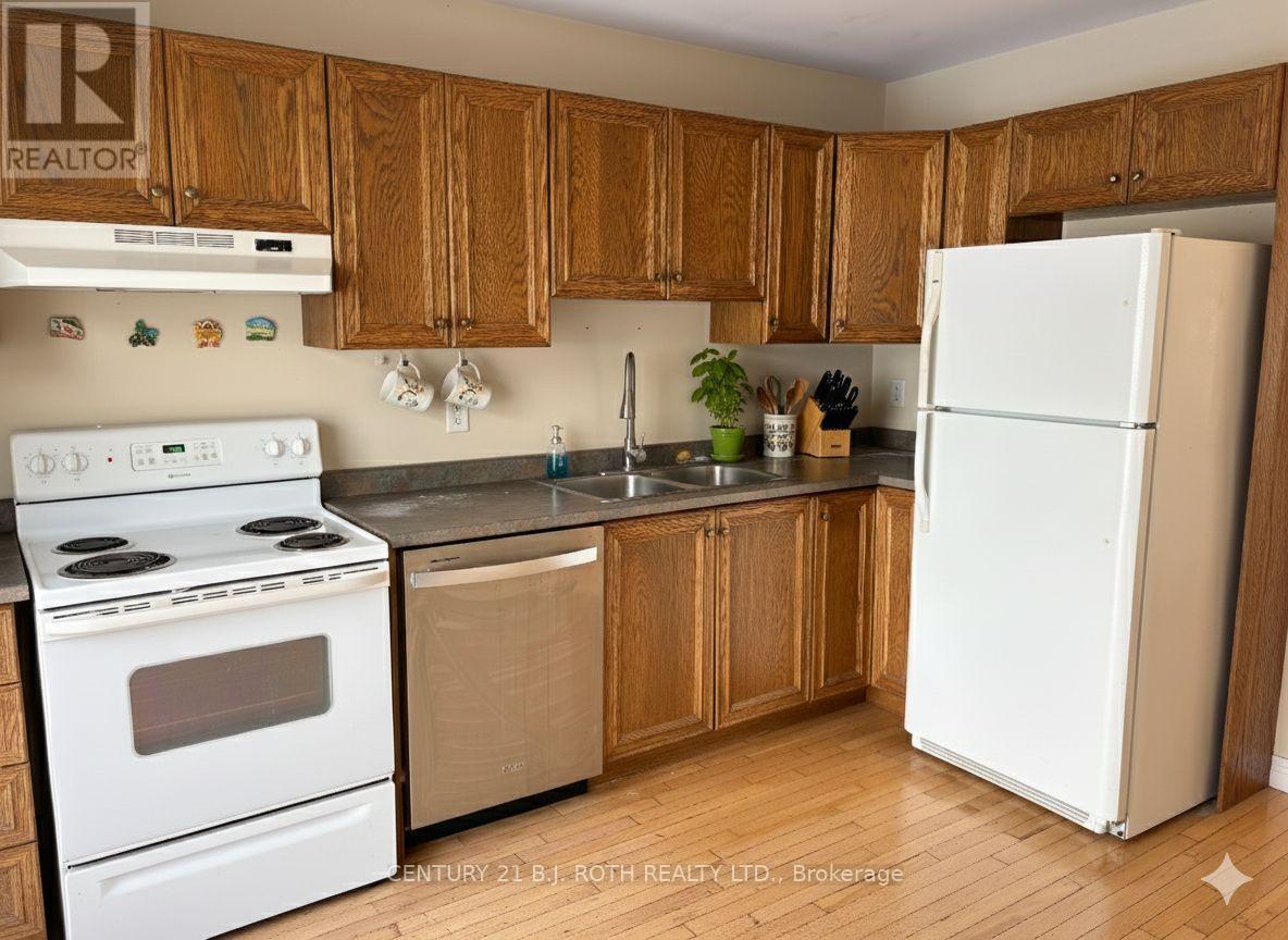 Upper - 194 Livingstone Street E, Barrie, ON - Indoor Photo Showing Kitchen With Double Sink