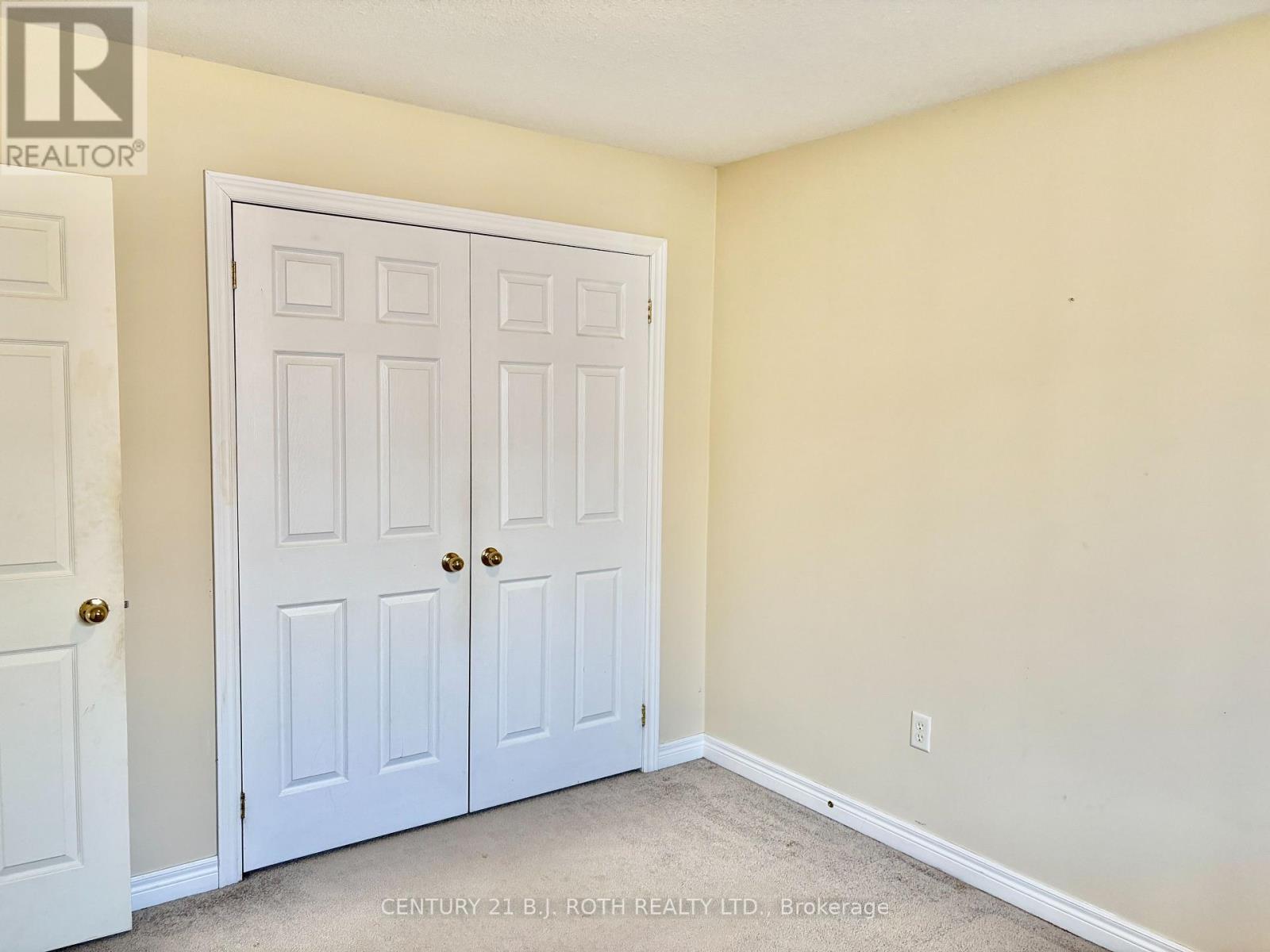 Upper - 194 Livingstone Street E, Barrie, ON - Indoor Photo Showing Other Room