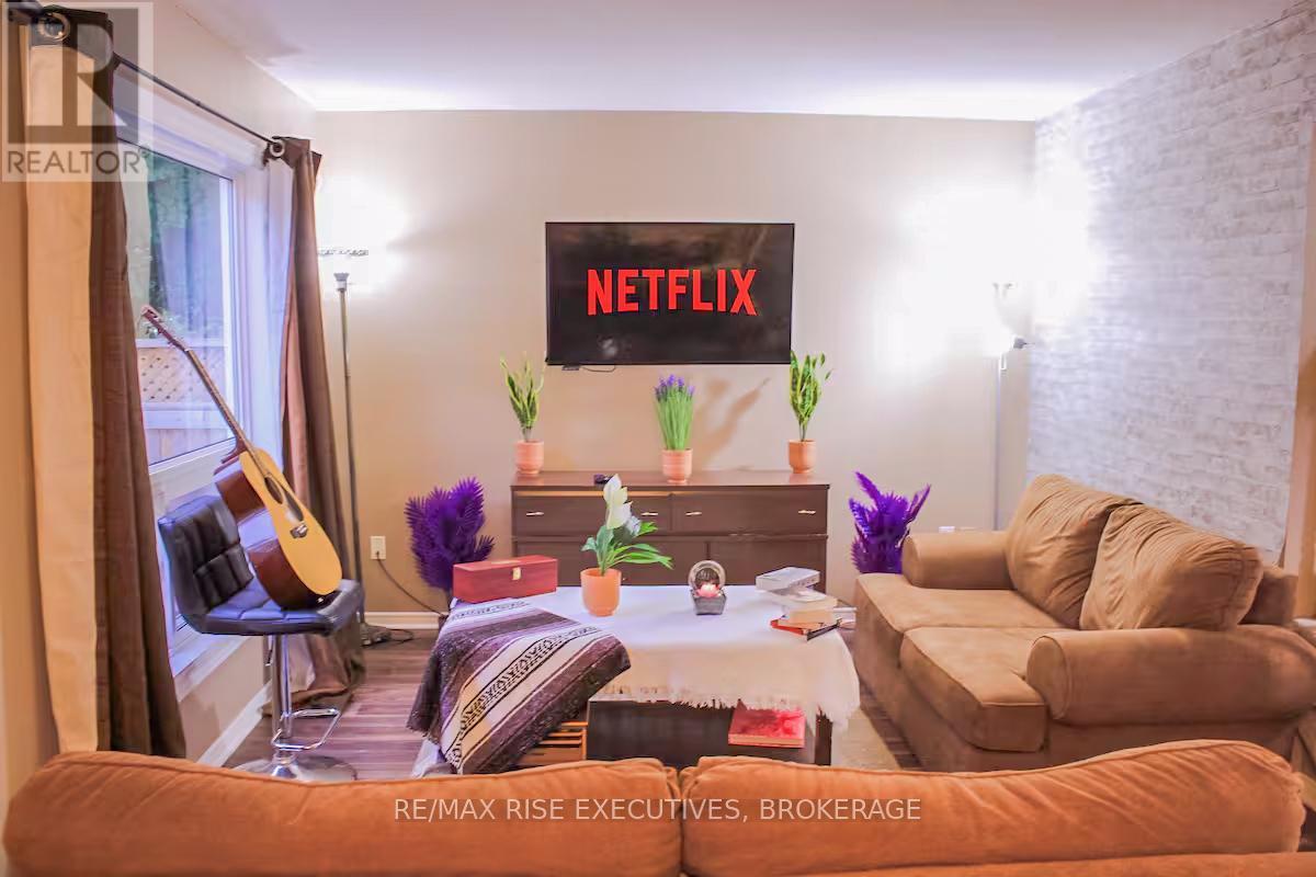 502 Evangeline Avenue, Kingston (City Southwest), ON - Indoor