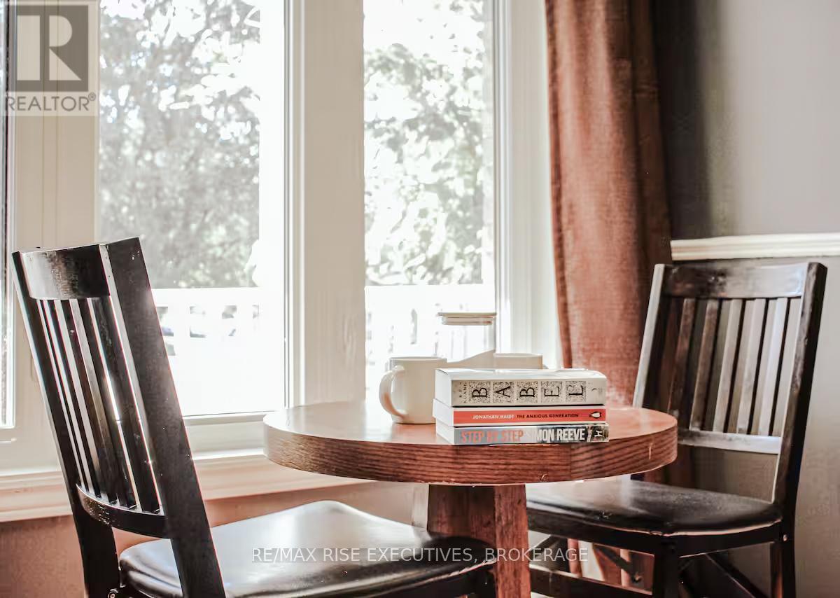 502 Evangeline Avenue, Kingston (City Southwest), ON - Indoor