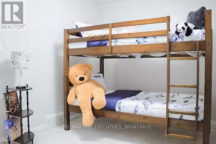 502 Evangeline Avenue, Kingston (City Southwest), ON - Indoor