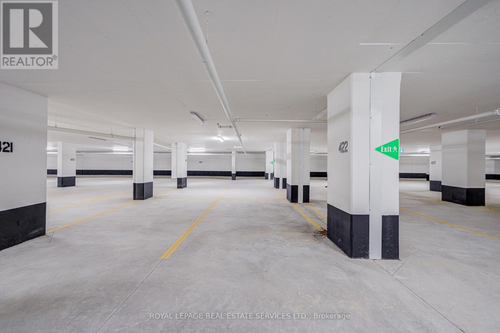 3101 - 395 Square One Drive, Mississauga, ON - Indoor Photo Showing Garage