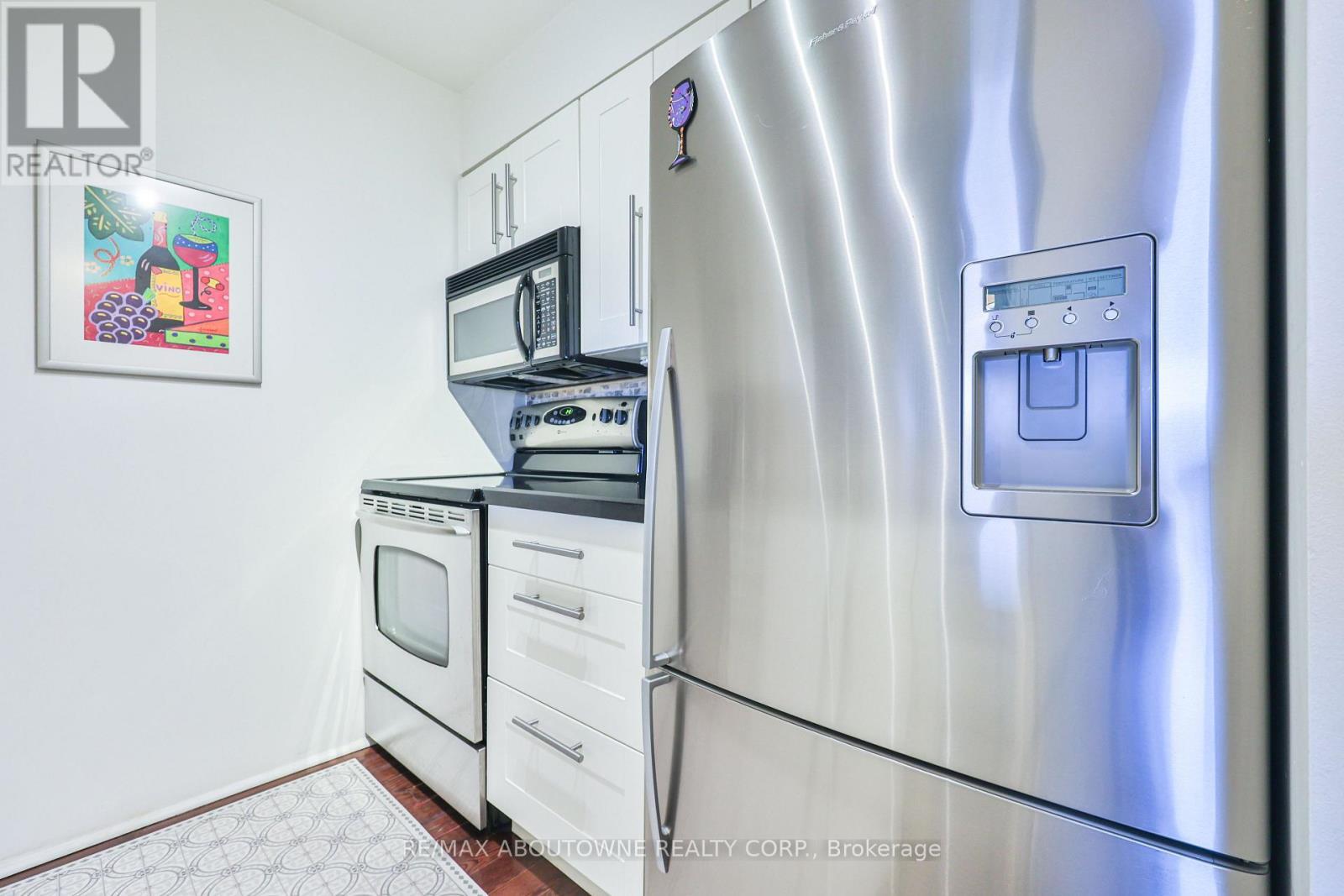 404 - 185 Robinson Street, Oakville, ON - Indoor Photo Showing Kitchen