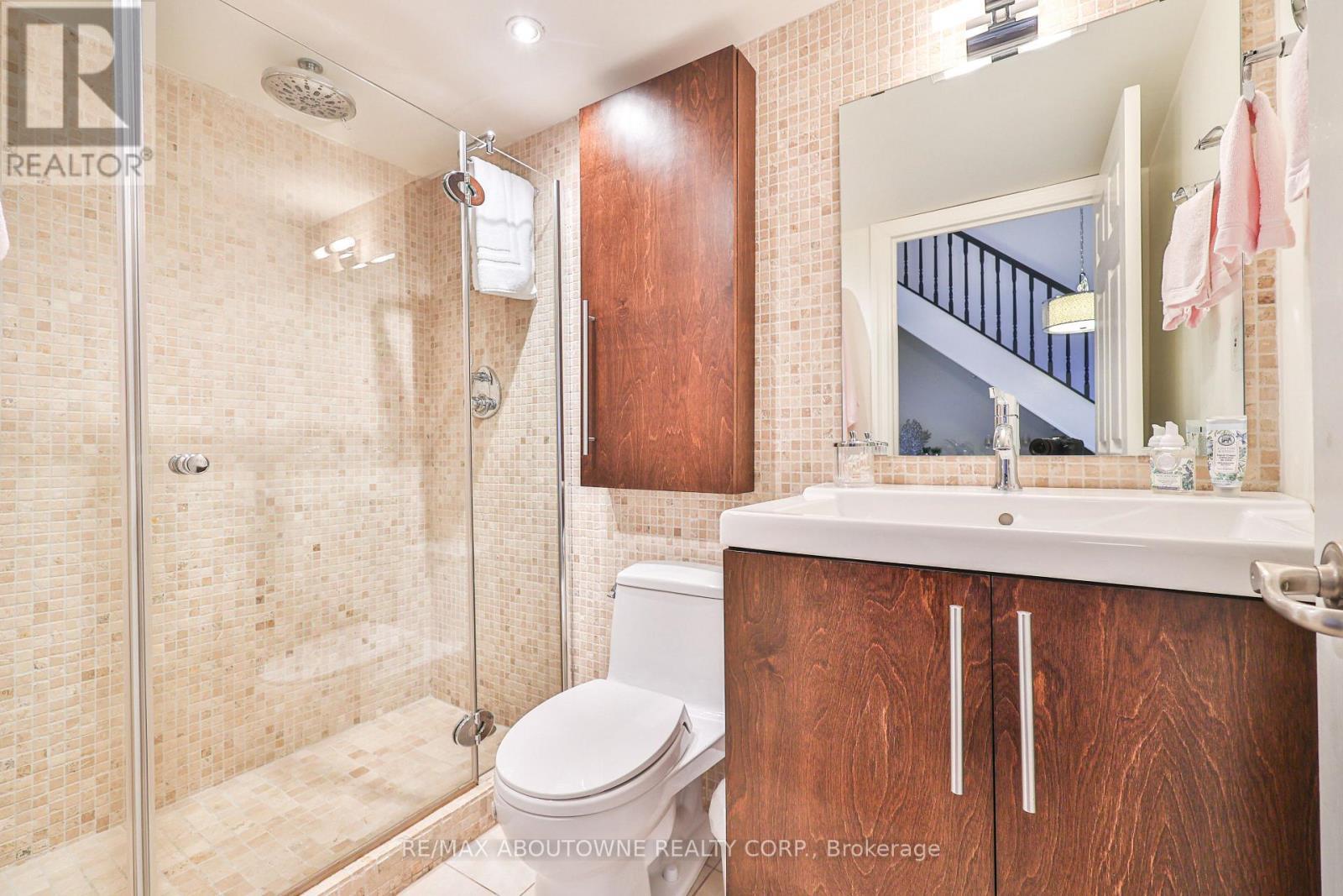 404 - 185 Robinson Street, Oakville, ON - Indoor Photo Showing Bathroom