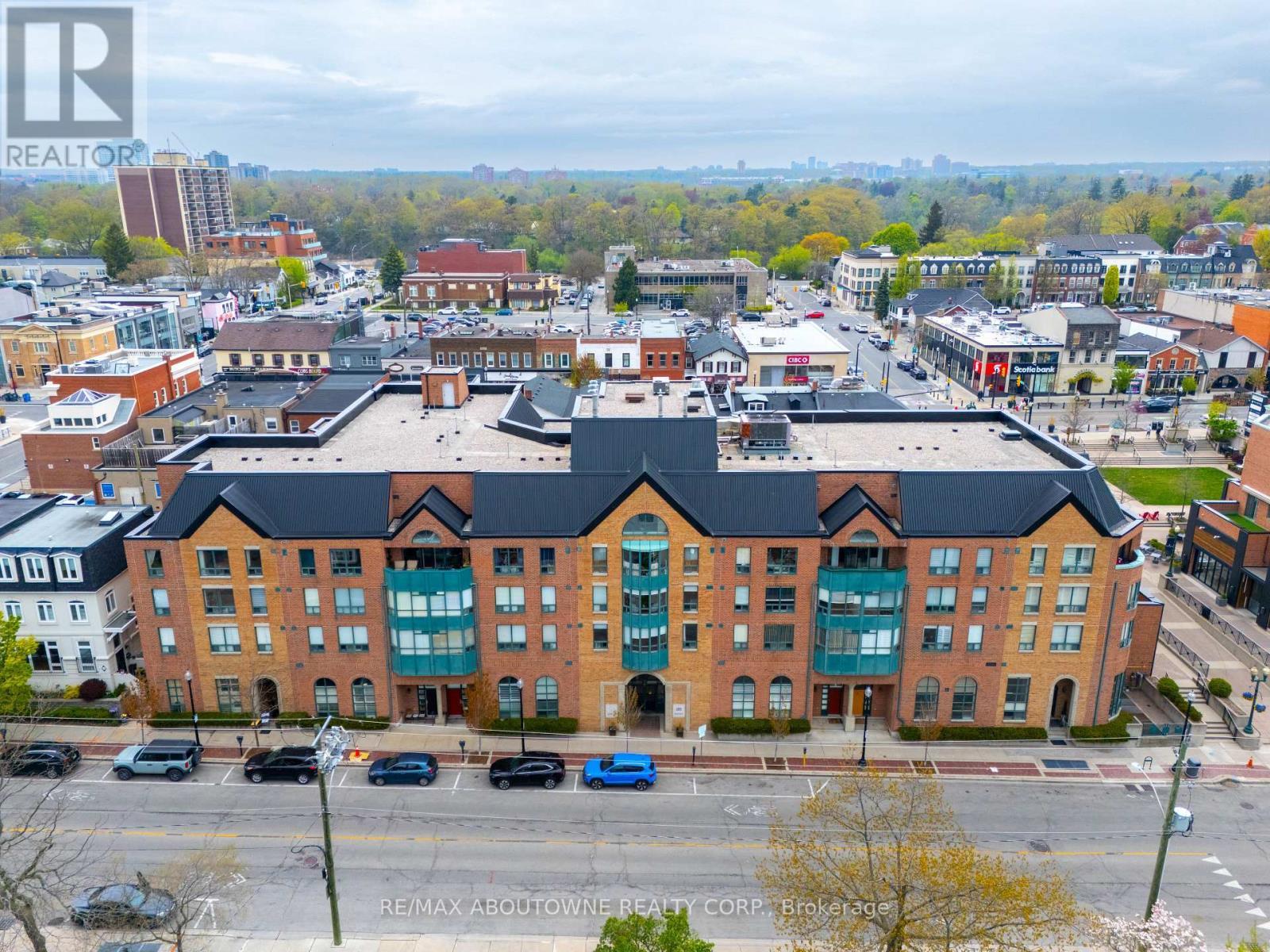 404 - 185 Robinson Street, Oakville, ON - Outdoor