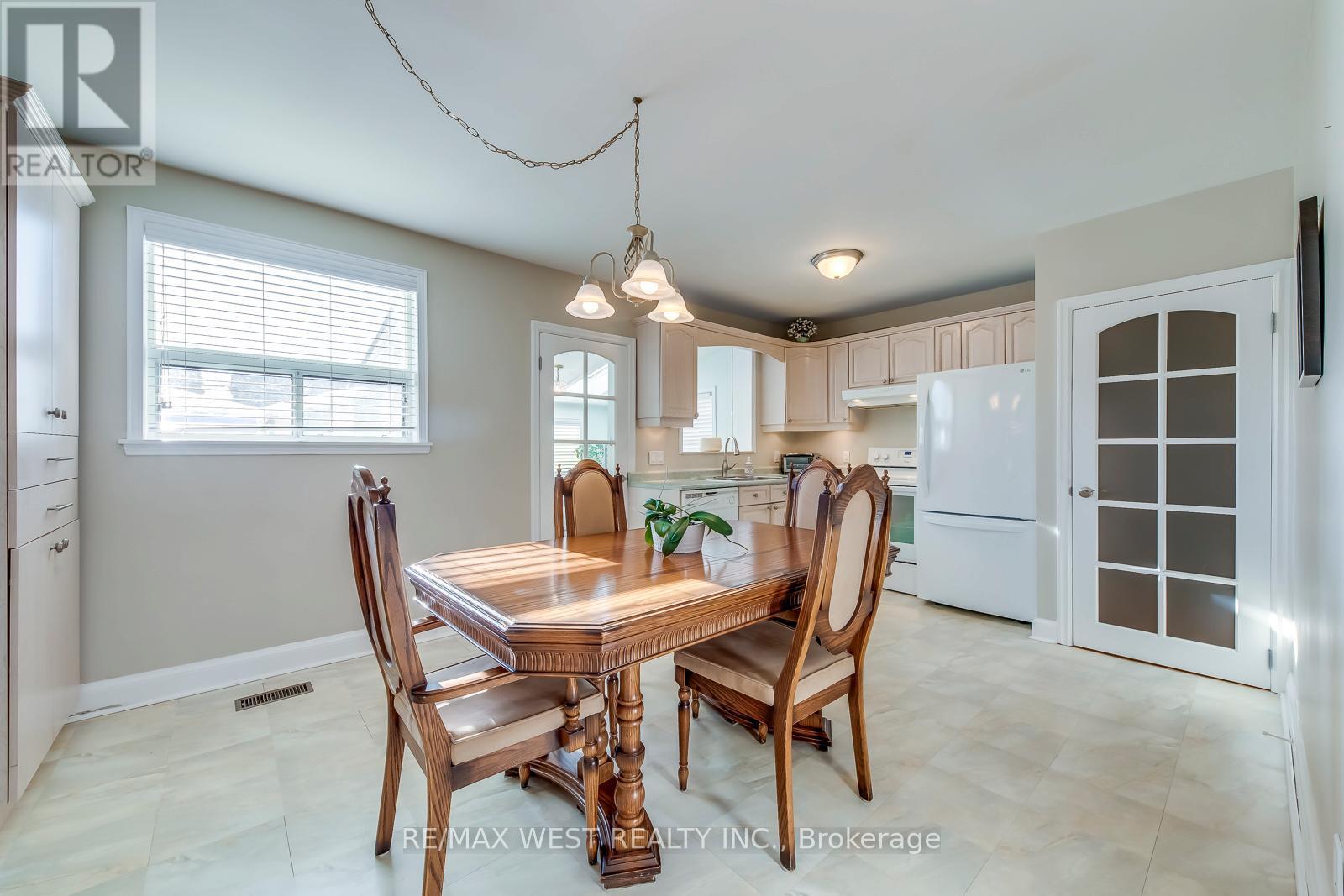 709 Glengrove Avenue, Toronto, ON - Indoor Photo Showing Dining Room