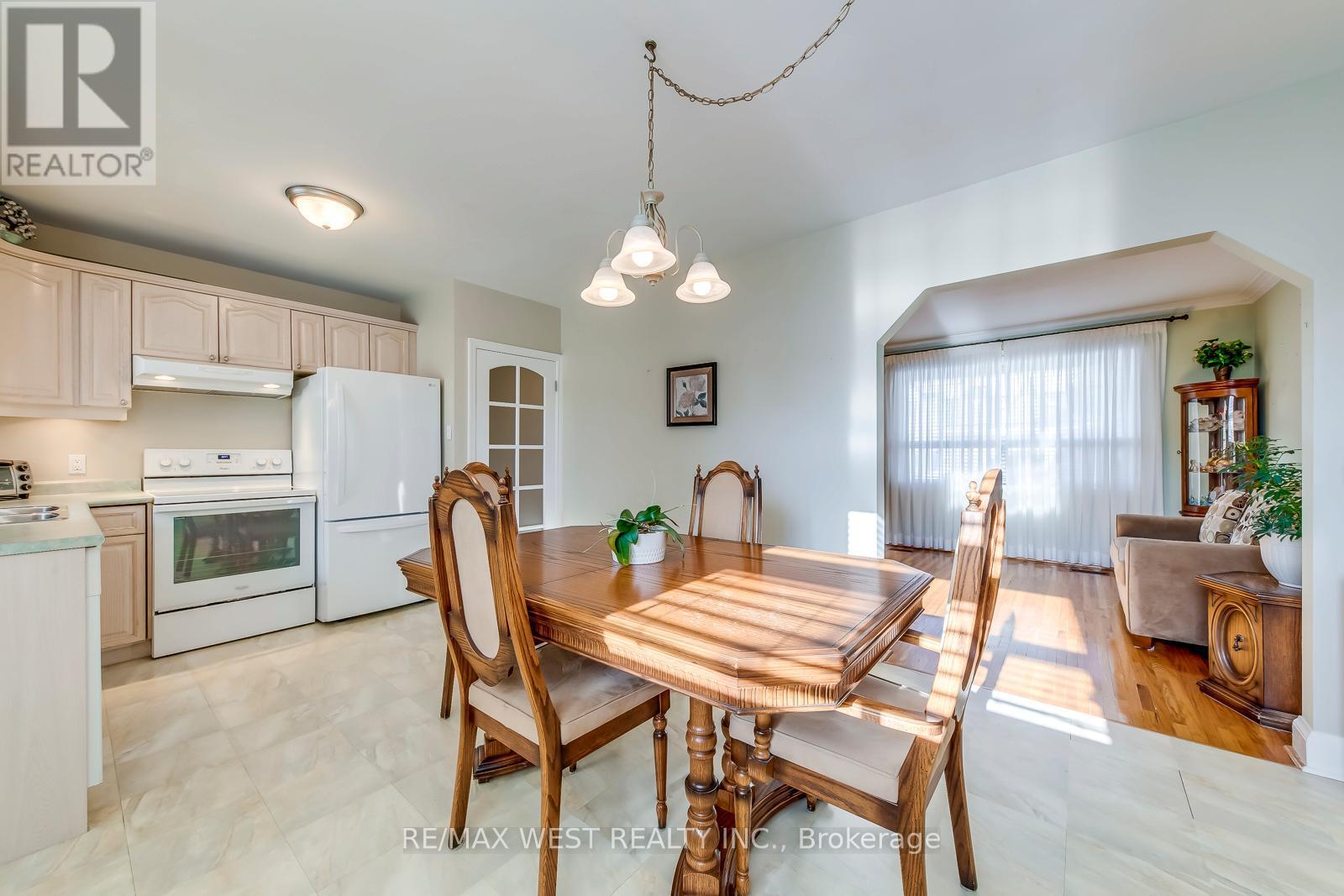 709 Glengrove Avenue, Toronto, ON - Indoor